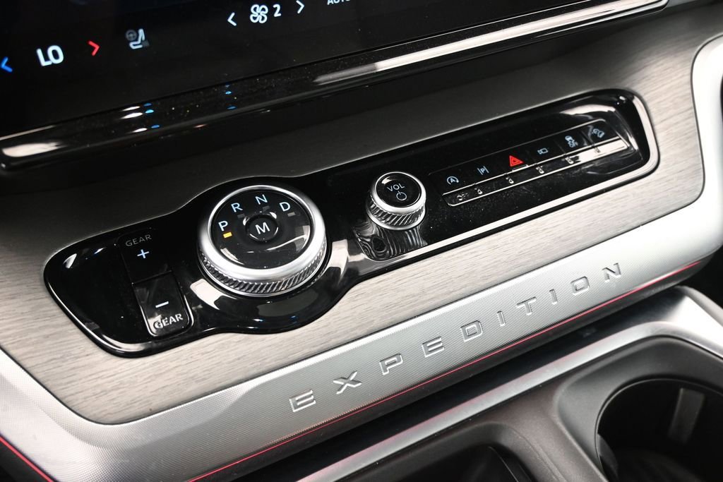 Used 2025 Ford Expedition Platinum AWD/4WD image 18