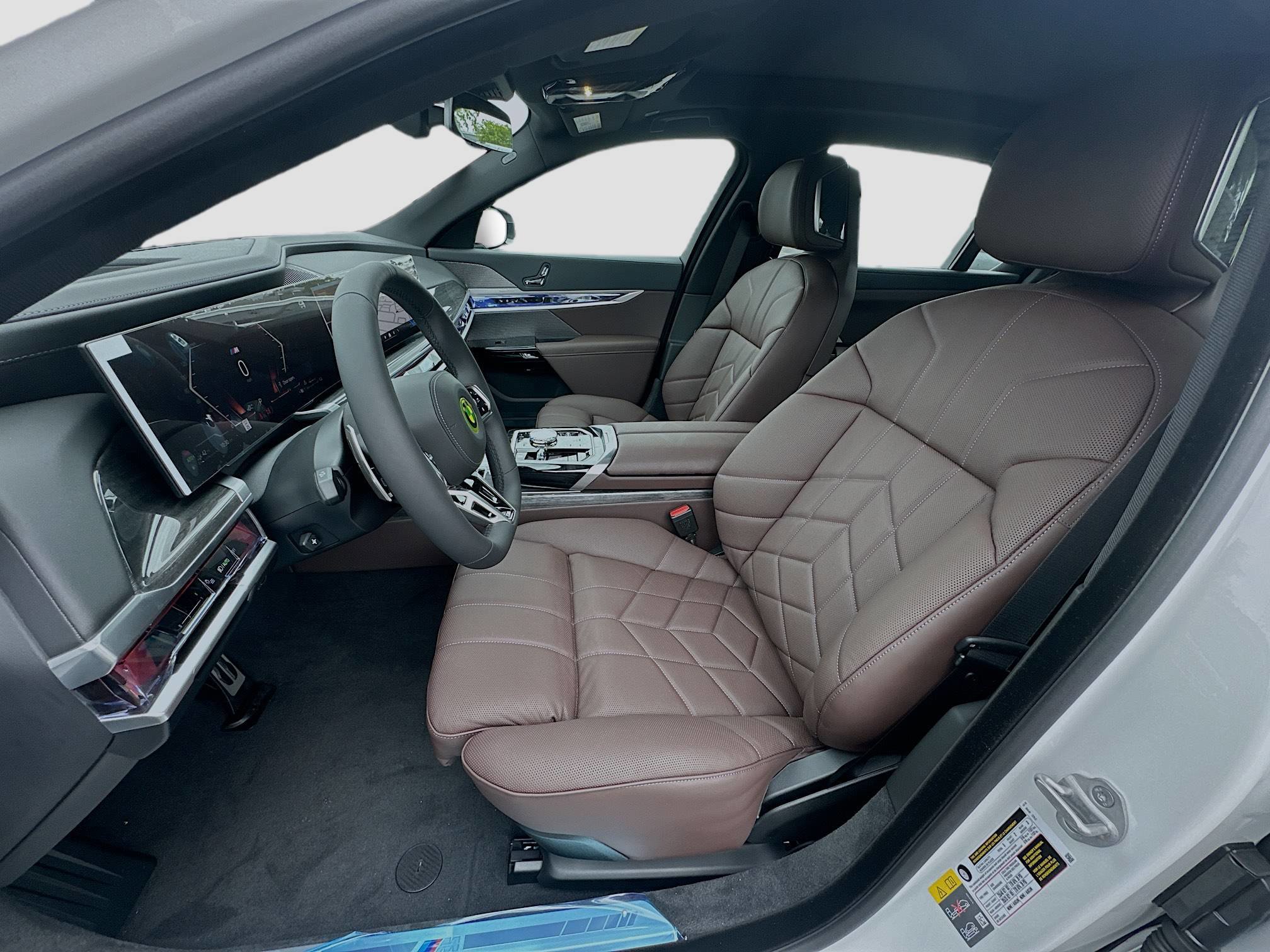 New 2026 BMW 750e xDrive w/ Premium Package AWD/4WD image 16