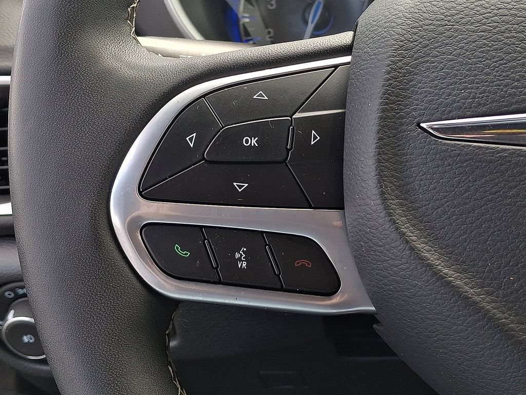 Used 2025 Chrysler Pacifica Select FWD image 16