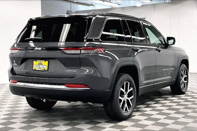 Used 2024 Jeep Grand Cherokee Limited w/ Trailer Tow Package image 13