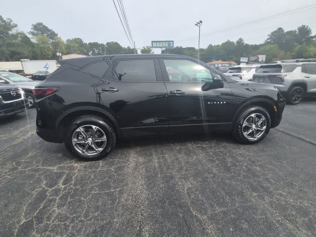 Used 2025 Chevrolet Blazer LT FWD image 8