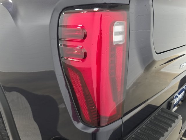 Used 2024 GMC Sierra 2500 Denali w/ Technology Package AWD/4WD image 32