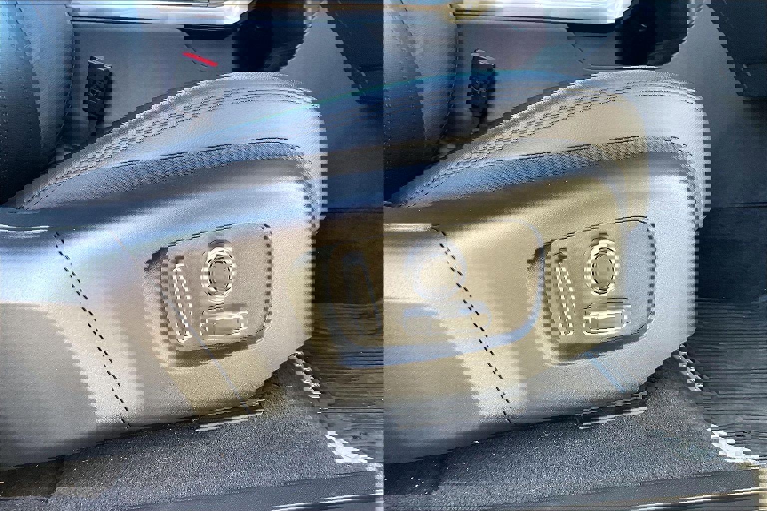 Used 2022 Land Rover Range Rover Evoque S image 35