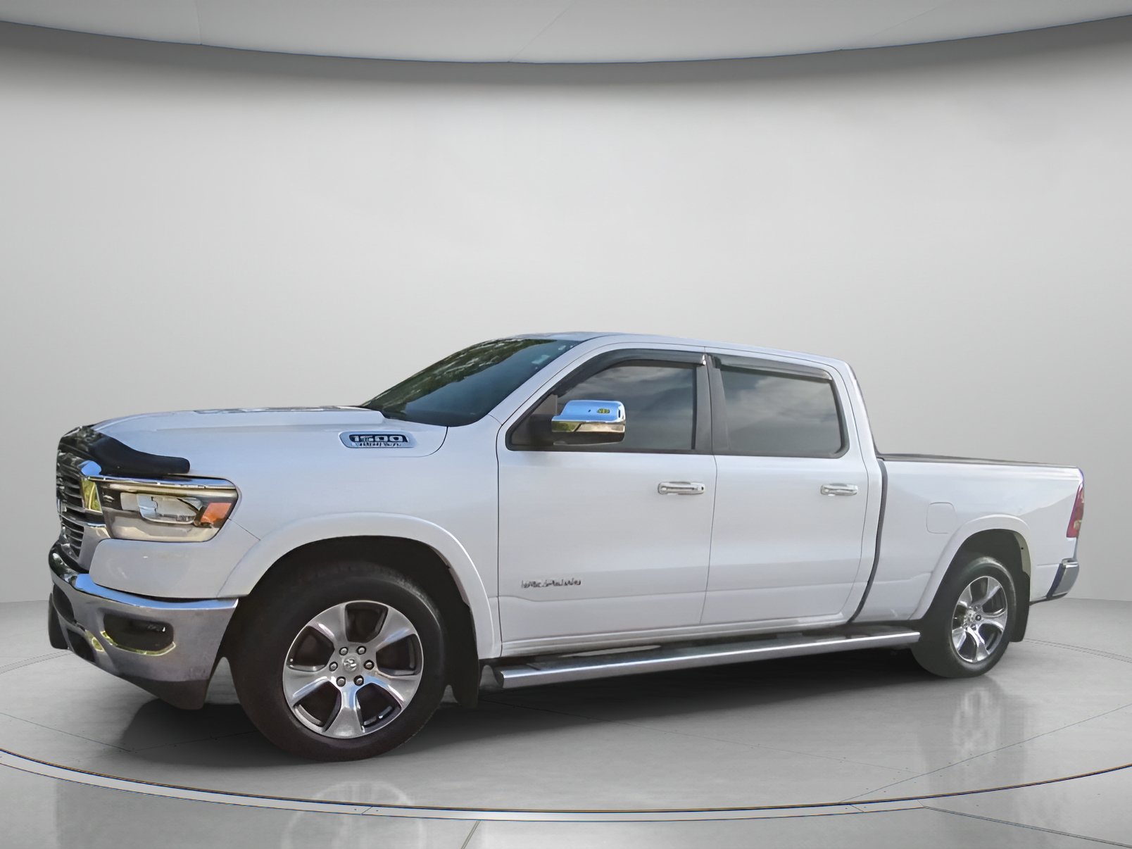 Used 2019 RAM 1500 Laramie AWD/4WD image 14