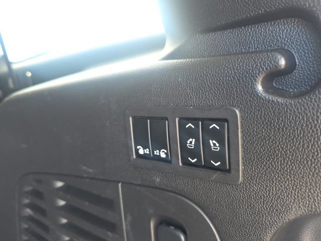 Used 2015 Chevrolet Suburban LT AWD/4WD image 39