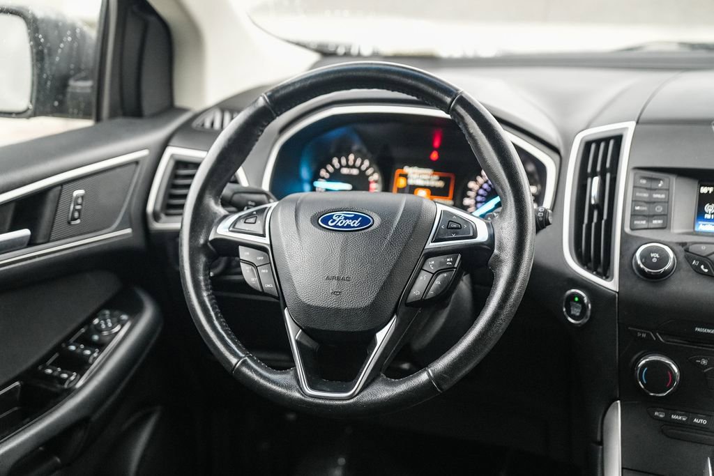 Used 2018 Ford Edge SEL image 16