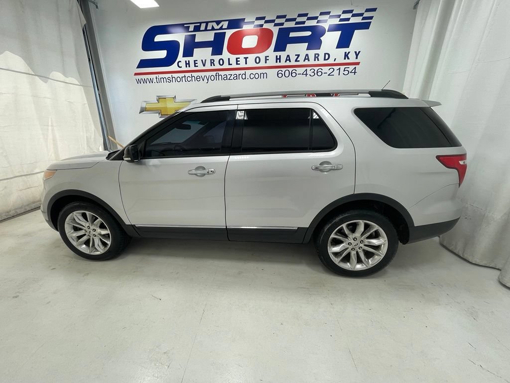Used 2014 Ford Explorer XLT w/ Equipment Group 202A AWD/4WD image 10