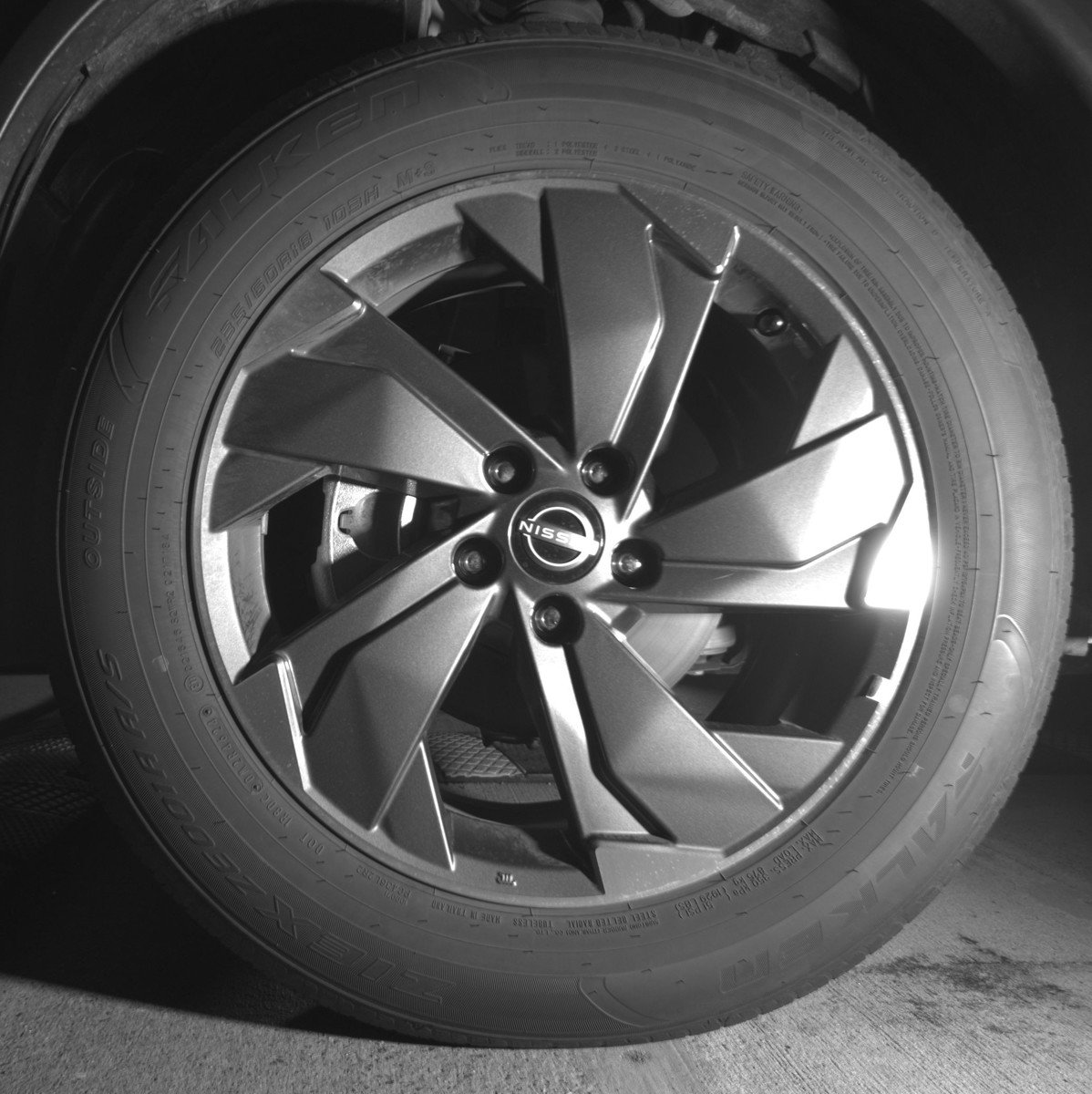 Used 2025 Nissan Rogue SV FWD image 12