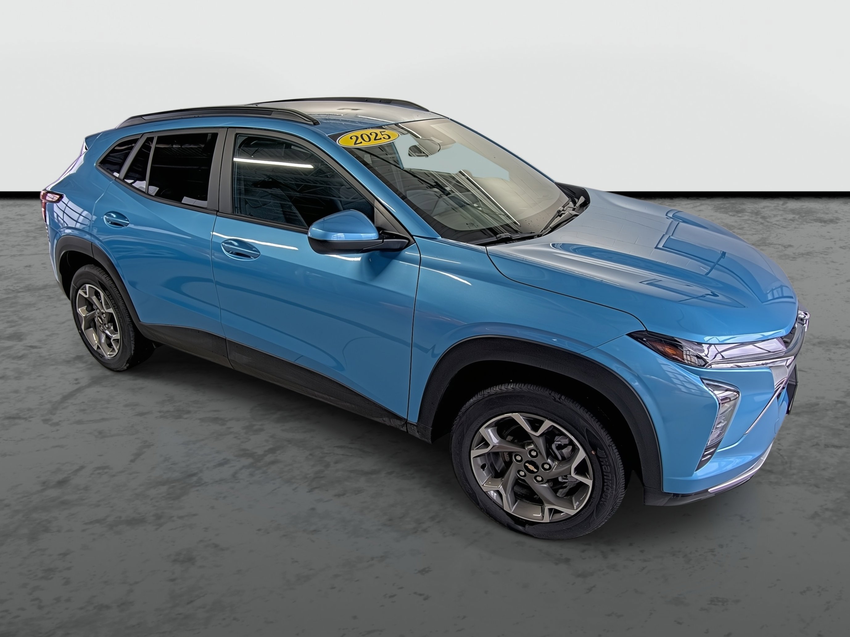 Used 2025 Chevrolet Trax LT w/ Driver Confidence Package image 4