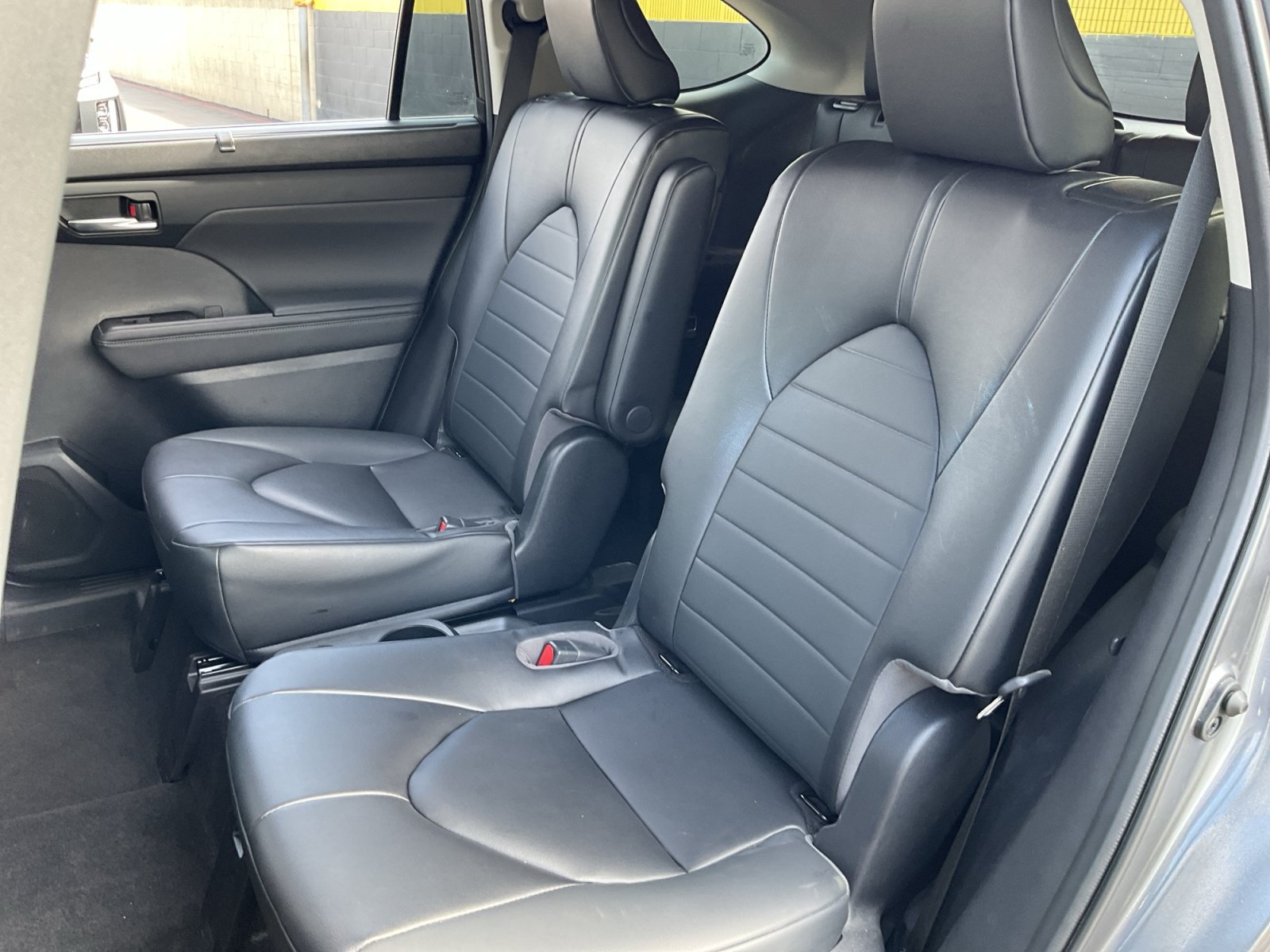 Used 2023 Toyota Highlander XLE FWD image 18