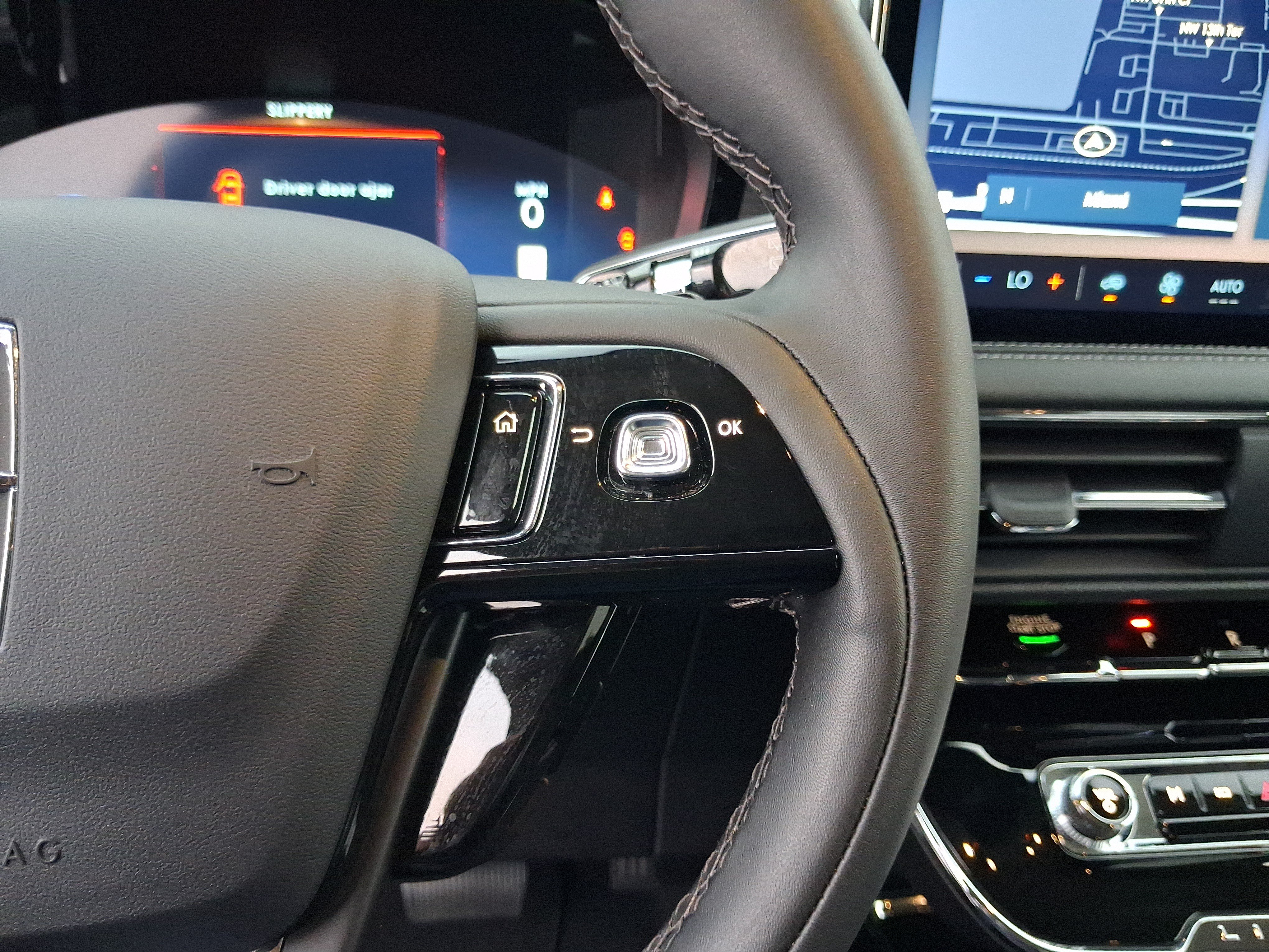Certified 2024 Lincoln Corsair FWD image 18