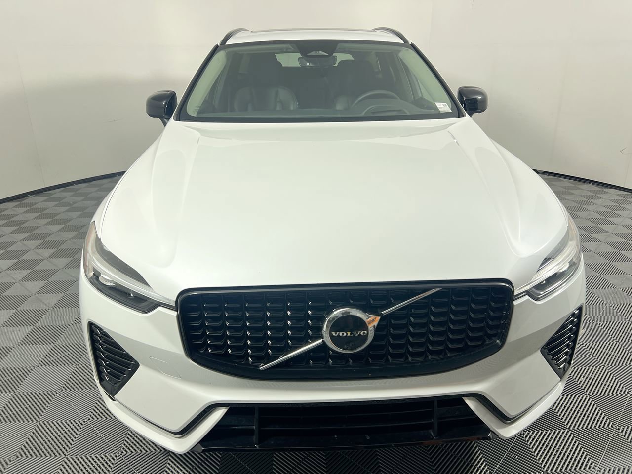 Used 2023 Volvo XC60 B5 Ultimate w/ Protection Package Premier FWD image 8