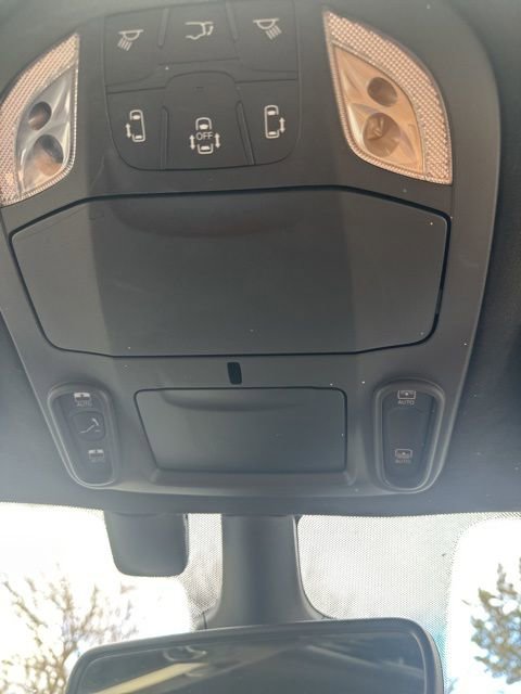 Used 2022 Chrysler Pacifica Pinnacle AWD/4WD image 36