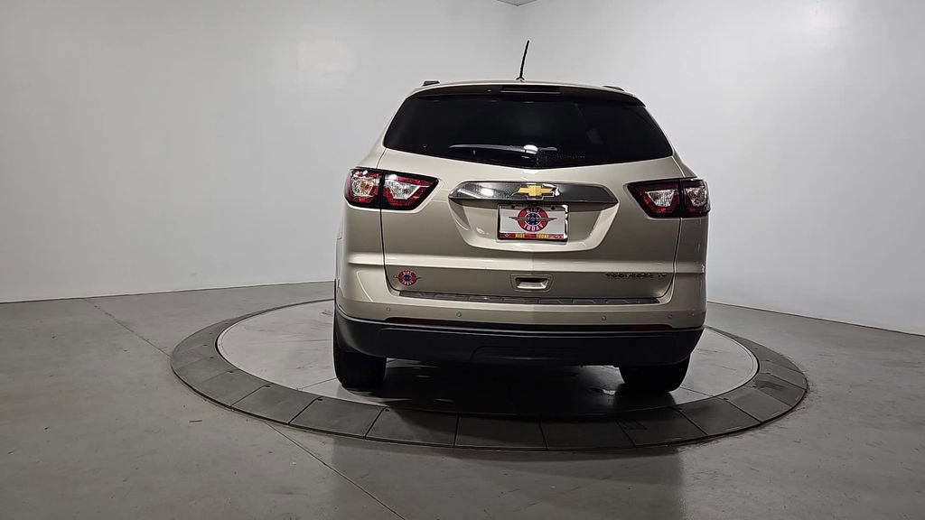 Used 2015 Chevrolet Traverse LT w/ Style and Technology Package FWD image 4