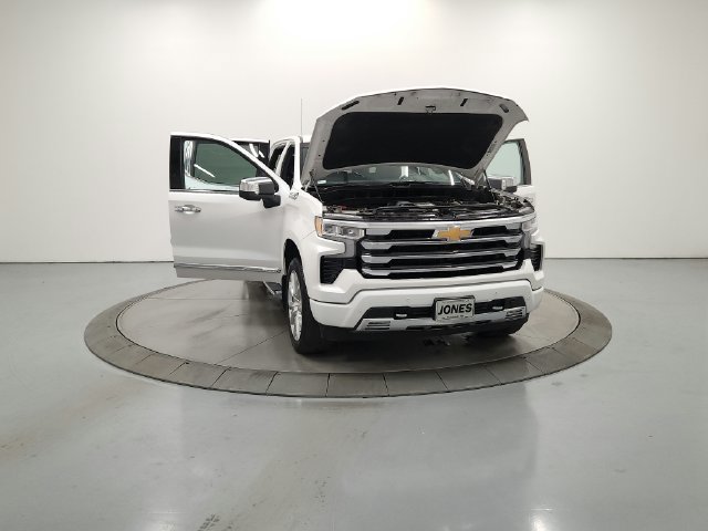 Used 2024 Chevrolet Silverado 1500 High Country w/ High Country Premium Package AWD/4WD image 11