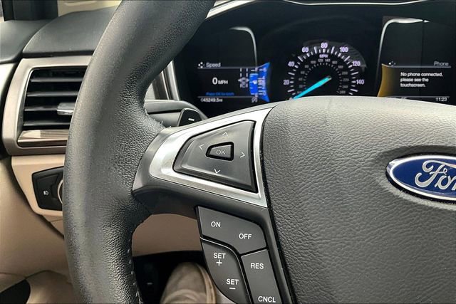 Used 2017 Ford Fusion SE w/ Fusion SE Technology Package image 11