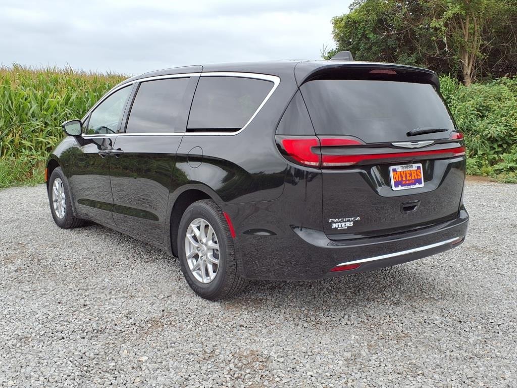 New 2026 Chrysler Pacifica Select image 33