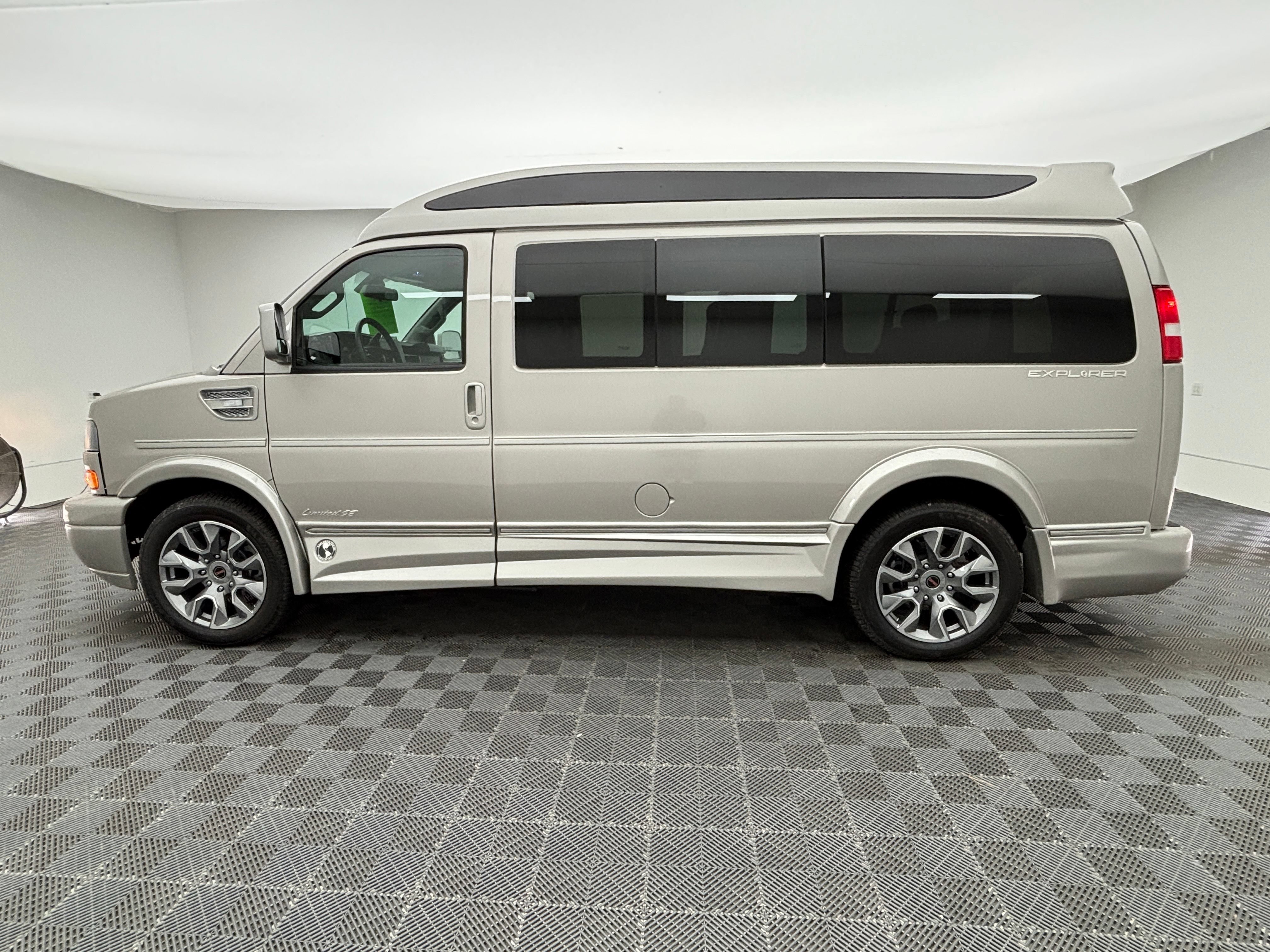 New 2026 GMC Savana 2500 w/ Driver Convenience Package RWD image 15