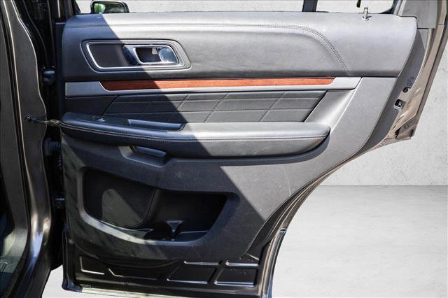 Used 2018 Ford Explorer Platinum image 29