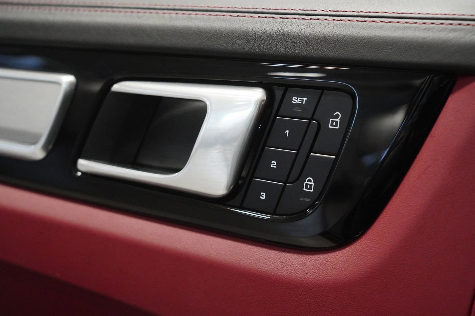 Used 2022 Porsche Cayenne Turbo S image 32