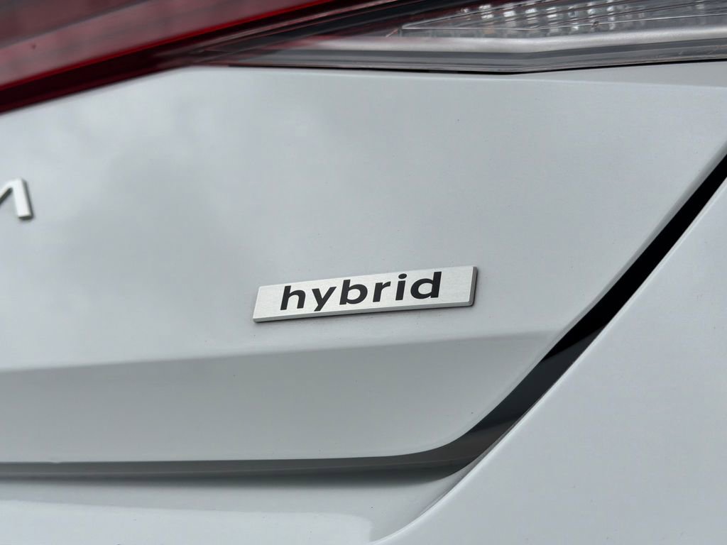 Used 2025 Hyundai Elantra Limited w/ Cargo Package image 17
