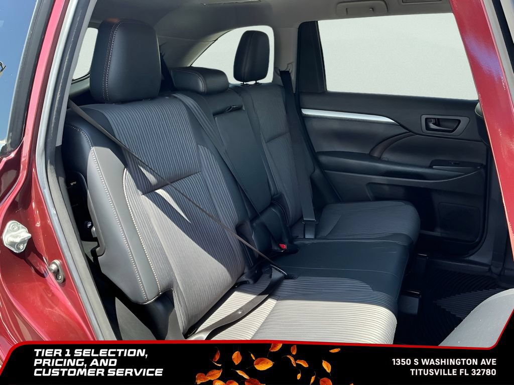 Used 2018 Toyota Highlander Plus w/ Carpet Mat Package (TMS) AWD/4WD image 17