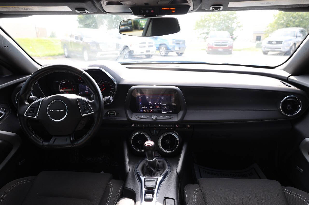 Used 2022 Chevrolet Camaro LT w/ Technology Package image 14