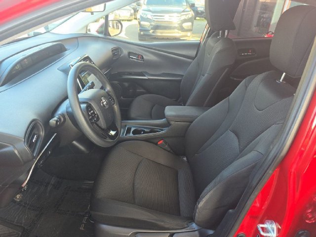 Used 2020 Toyota Prius L Eco w/ Carpet Mat Package FWD image 9