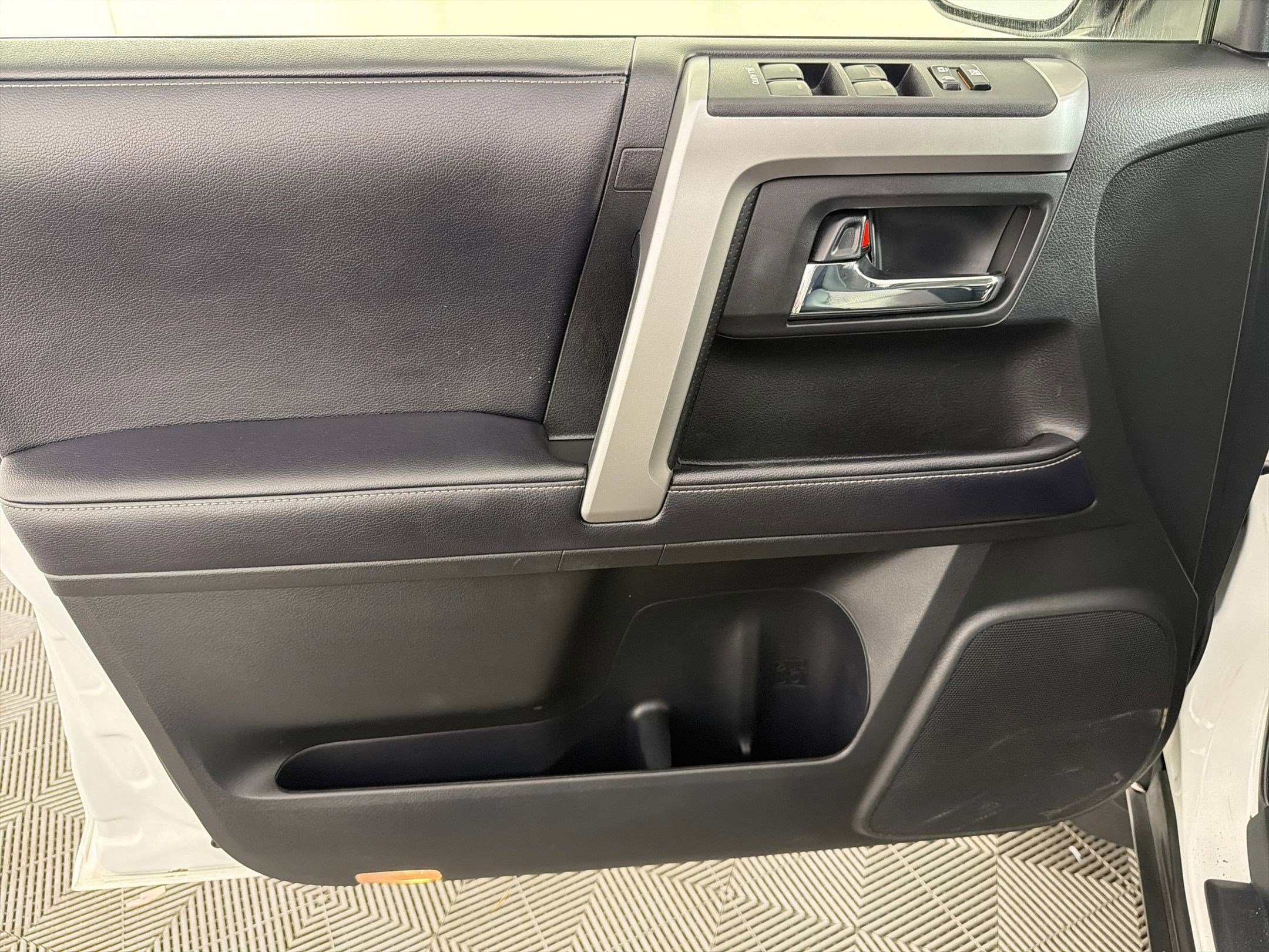 Used 2018 Toyota 4Runner SR5 image 21