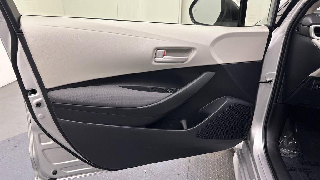 Used 2023 Toyota Corolla LE w/ LE Premium Package FWD image 17