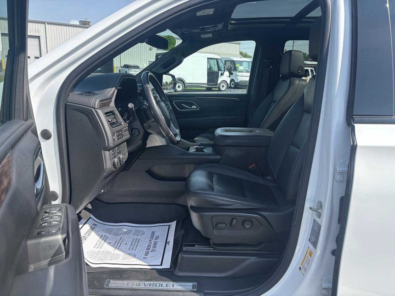 Used 2022 Chevrolet Tahoe Z71 w/ Luxury Package AWD/4WD image 9