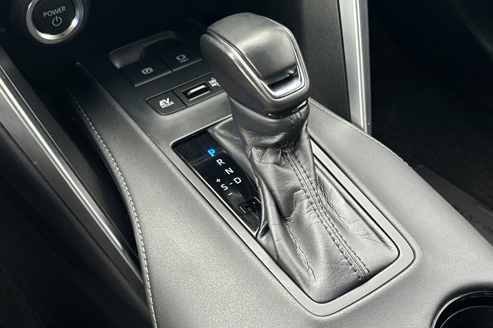 Used 2024 Toyota Venza LE image 21