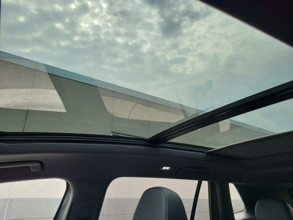 New 2026 Volkswagen Tiguan SE R-Line FWD image 21