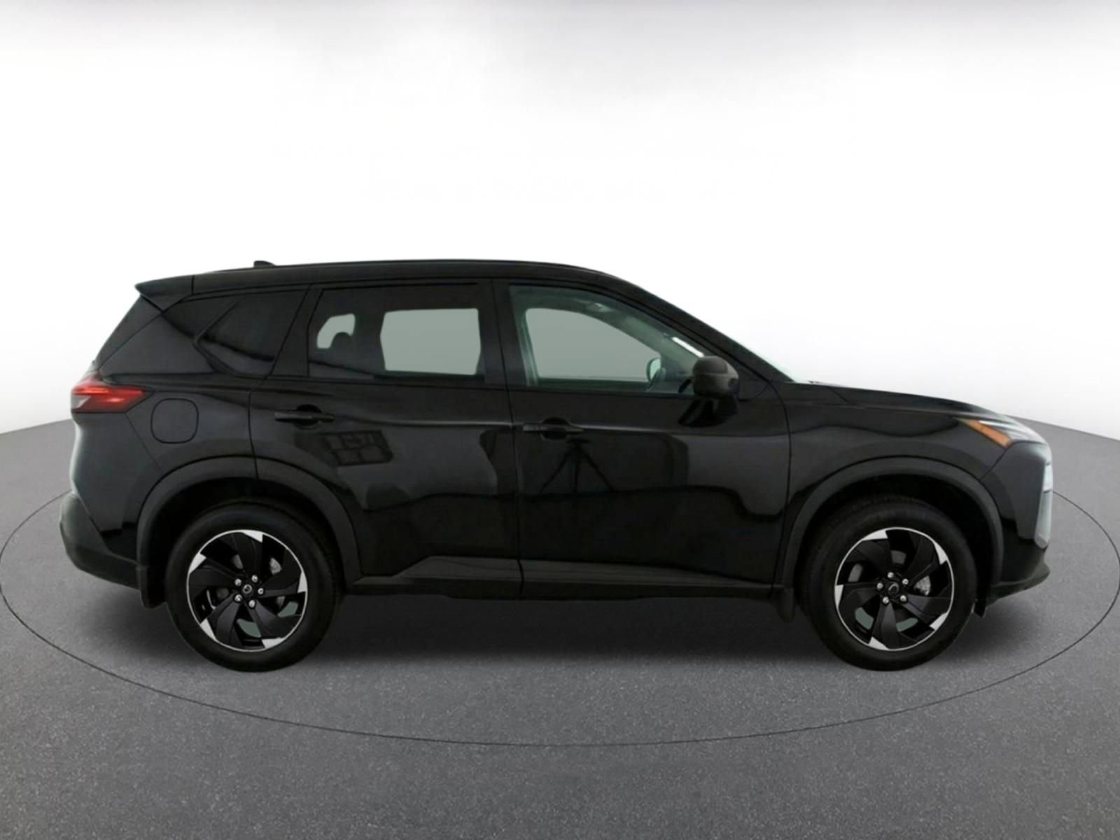 Used 2025 Nissan Rogue SV FWD image 10