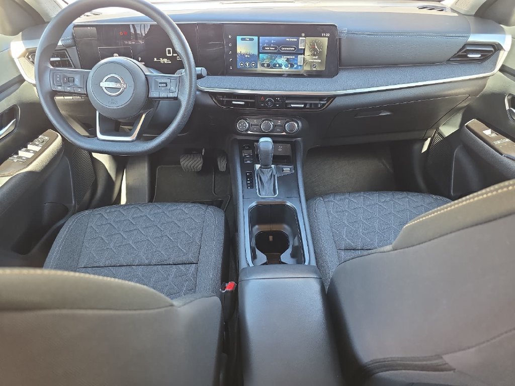 Used 2025 Nissan Kicks SV FWD image 11