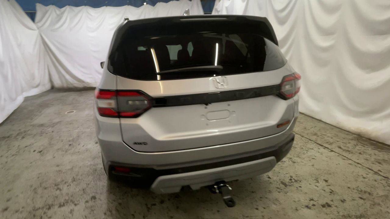 Certified 2025 Honda Pilot TrailSport image 7