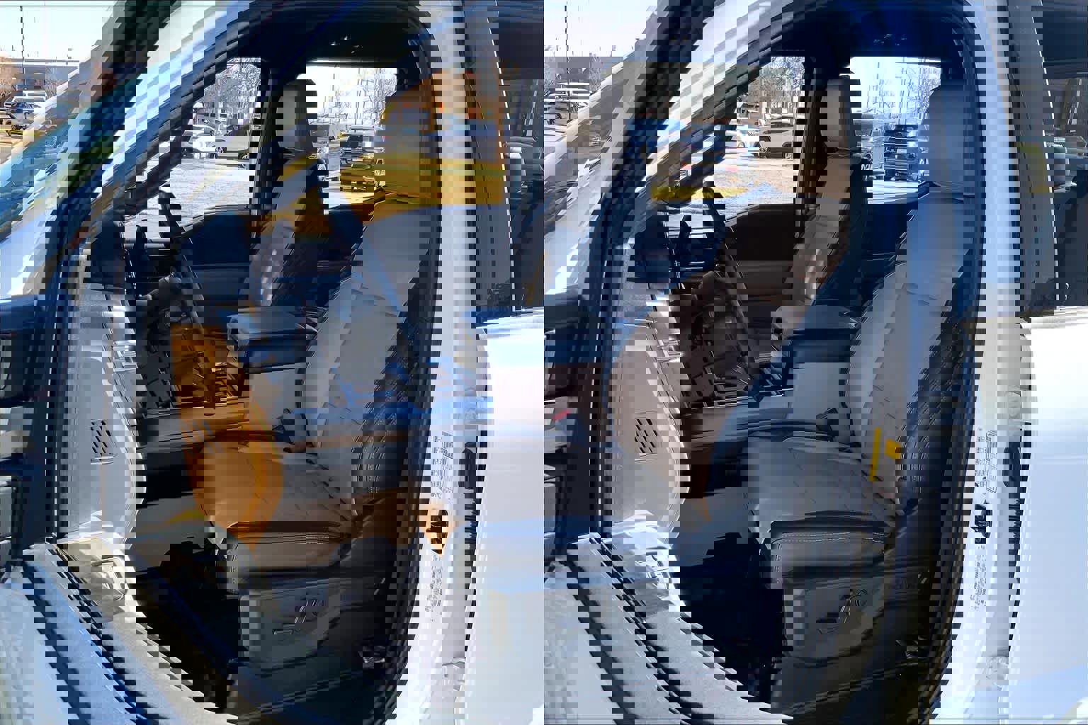 Used 2025 Ford F350 Lariat image 8