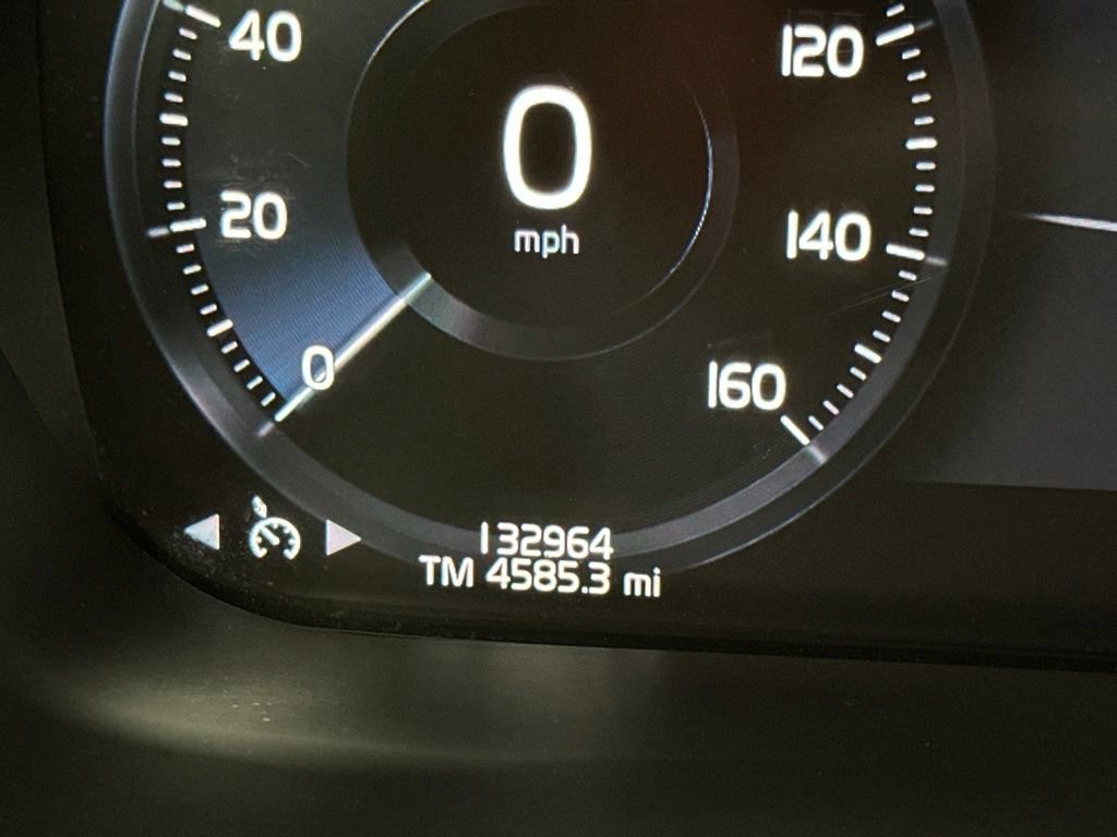 Used 2019 Volvo XC60 T6 Momentum w/ Multimedia Package AWD/4WD image 27