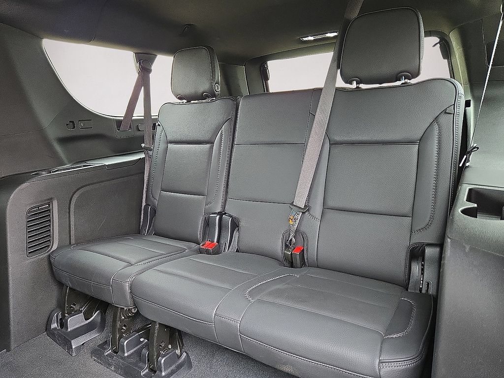 Used 2025 GMC Yukon XL Denali AWD/4WD image 17