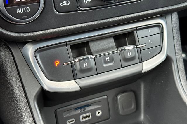 Used 2024 GMC Terrain SLT image 34
