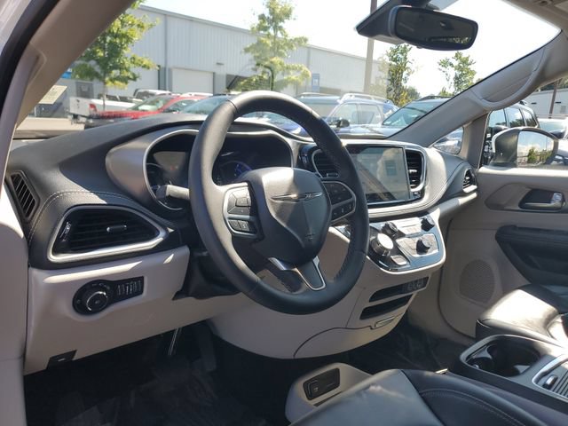 Used 2023 Chrysler Pacifica Touring-L FWD image 18