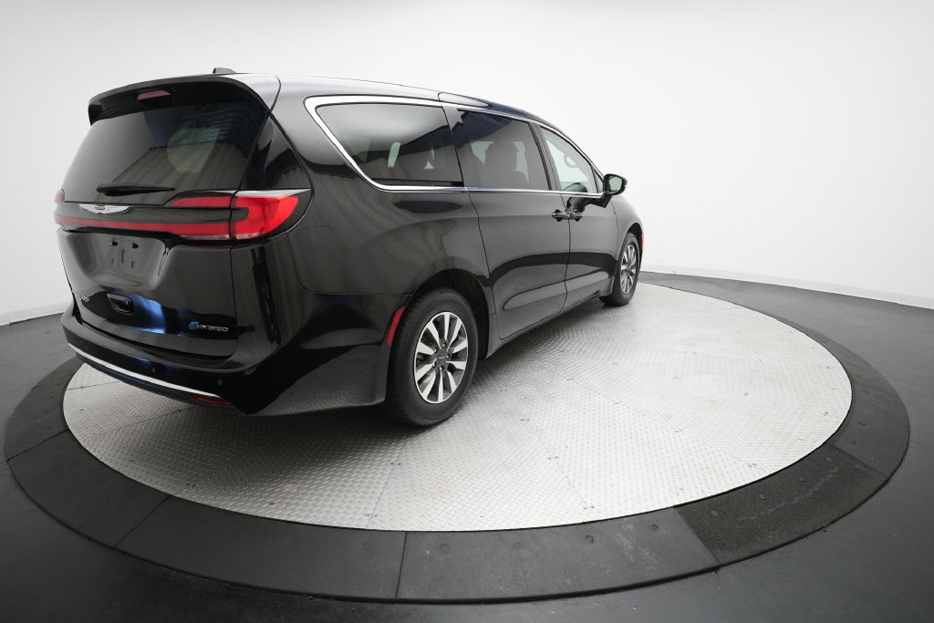 Used 2024 Chrysler Pacifica Limited FWD image 34