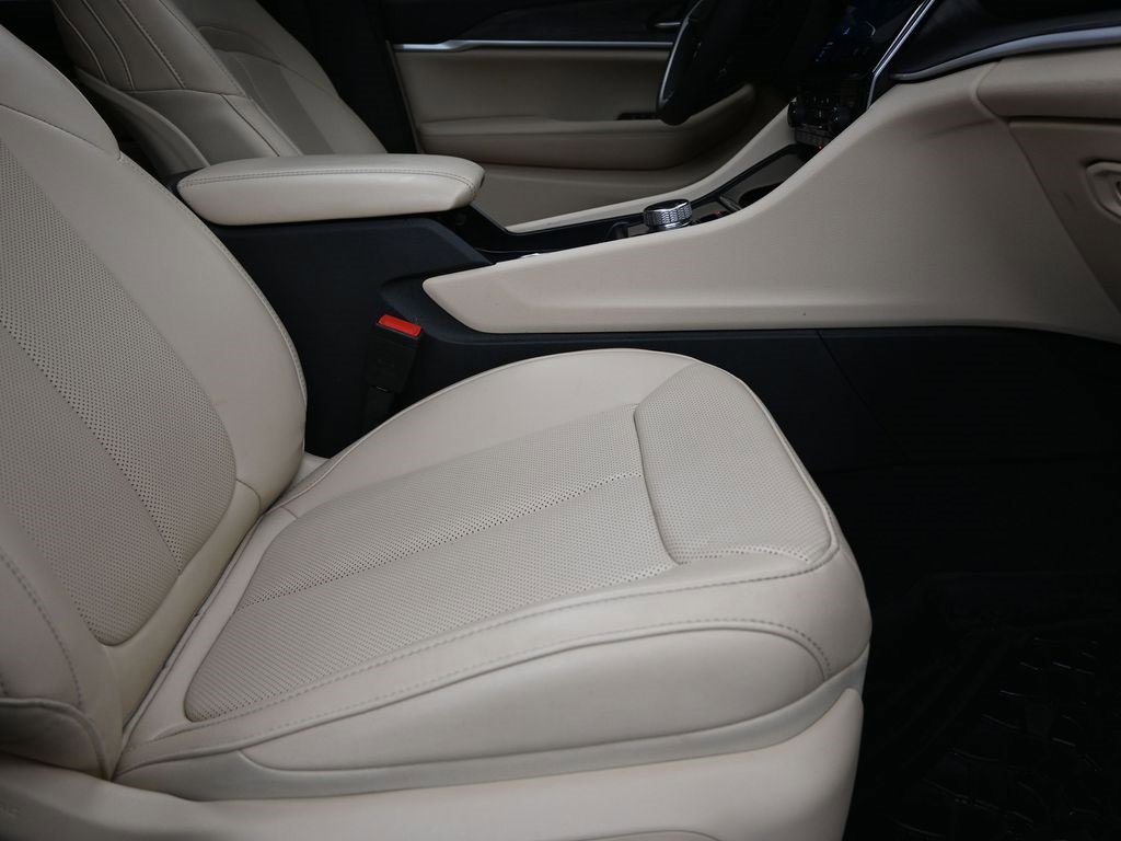 Used 2024 Jeep Grand Cherokee Limited w/ Luxury Tech Group II image 27