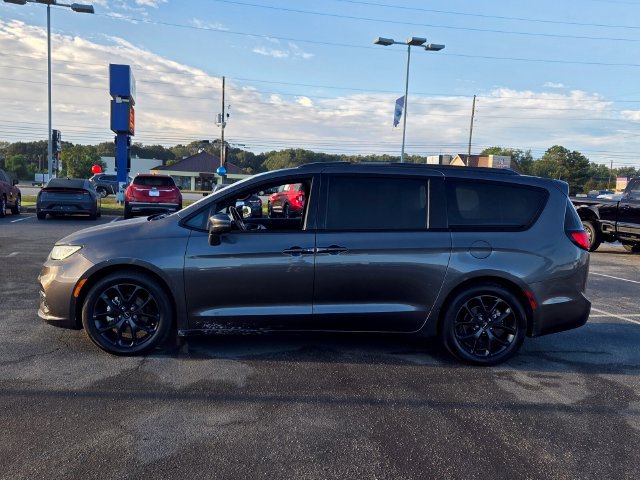 Used 2021 Chrysler Pacifica Touring w/ S Appearance Package FWD image 4
