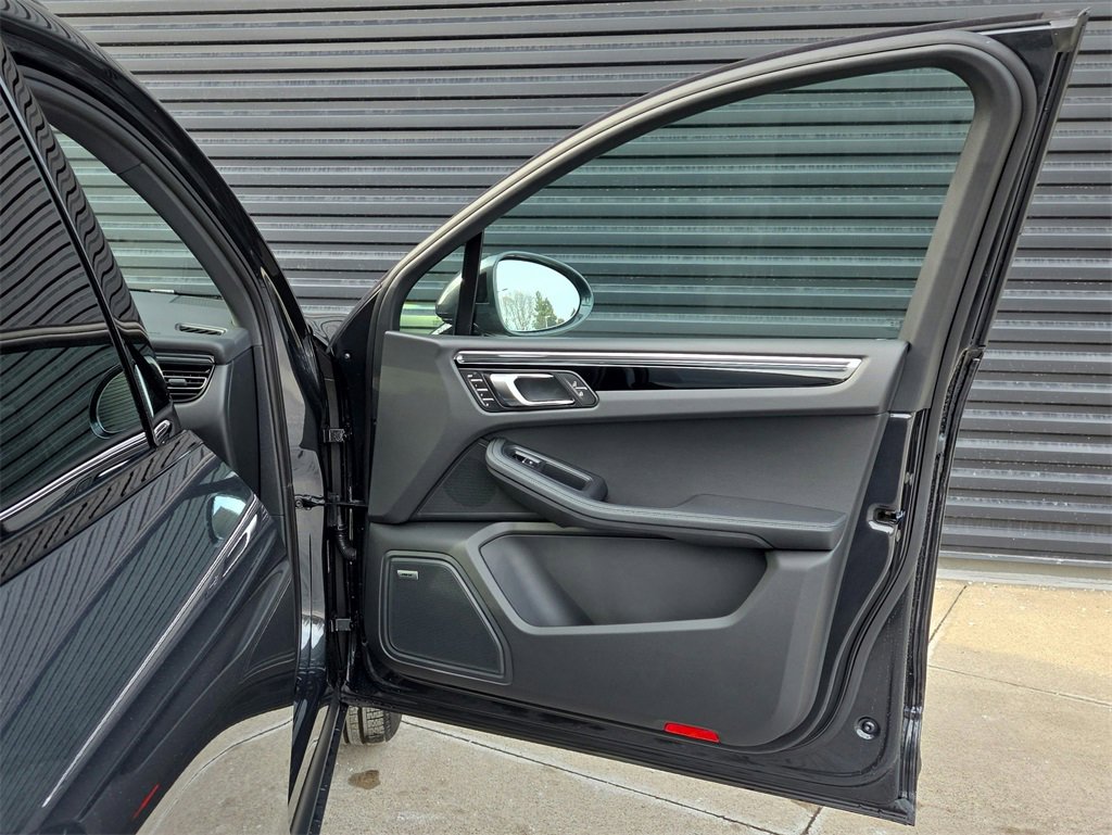 New 2026 Porsche Macan image 20