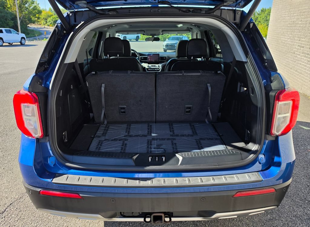 Used 2020 Ford Explorer XLT w/ Equipment Group 202A AWD/4WD image 11
