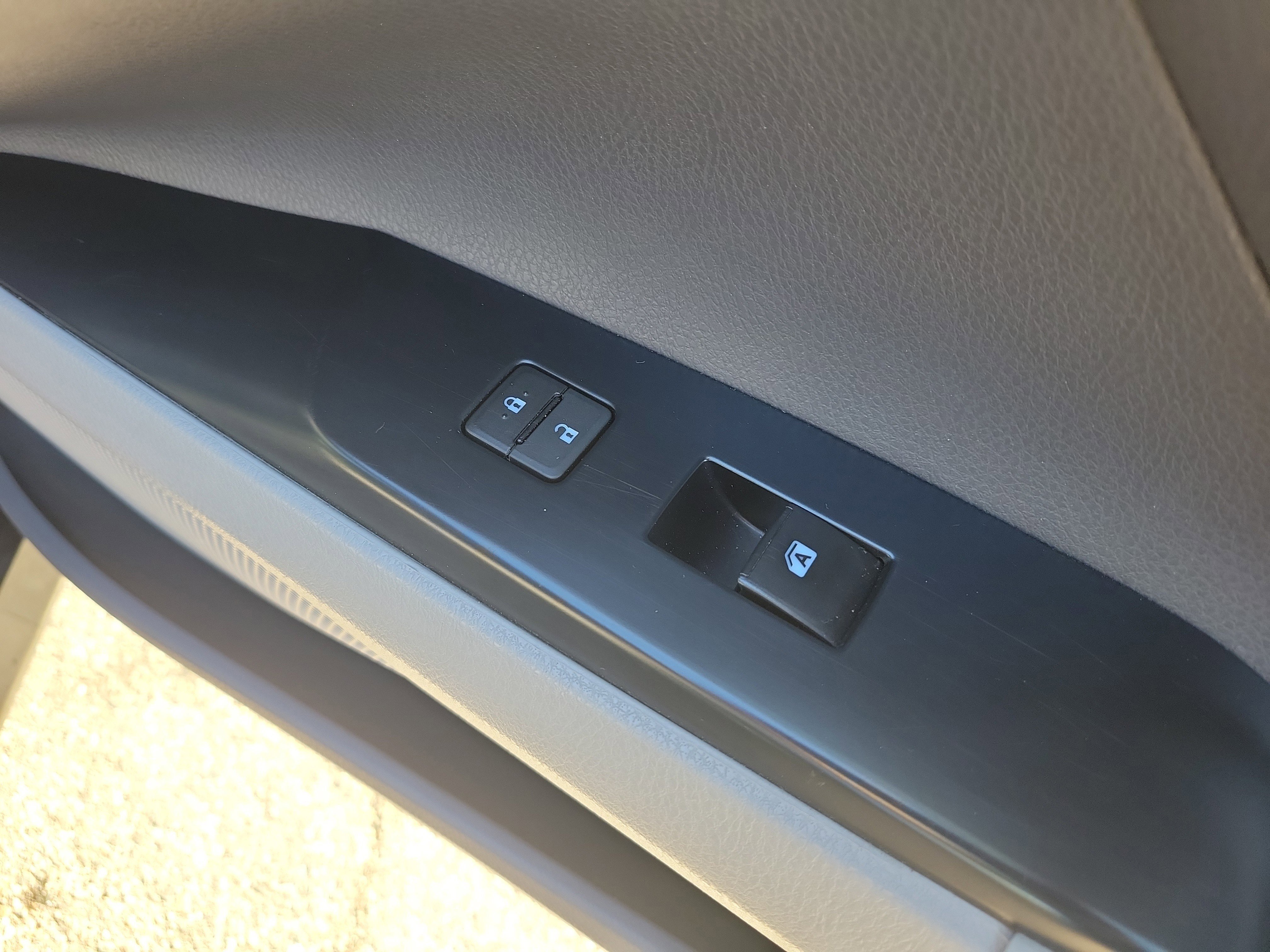 Used 2018 Toyota Camry LE image 10