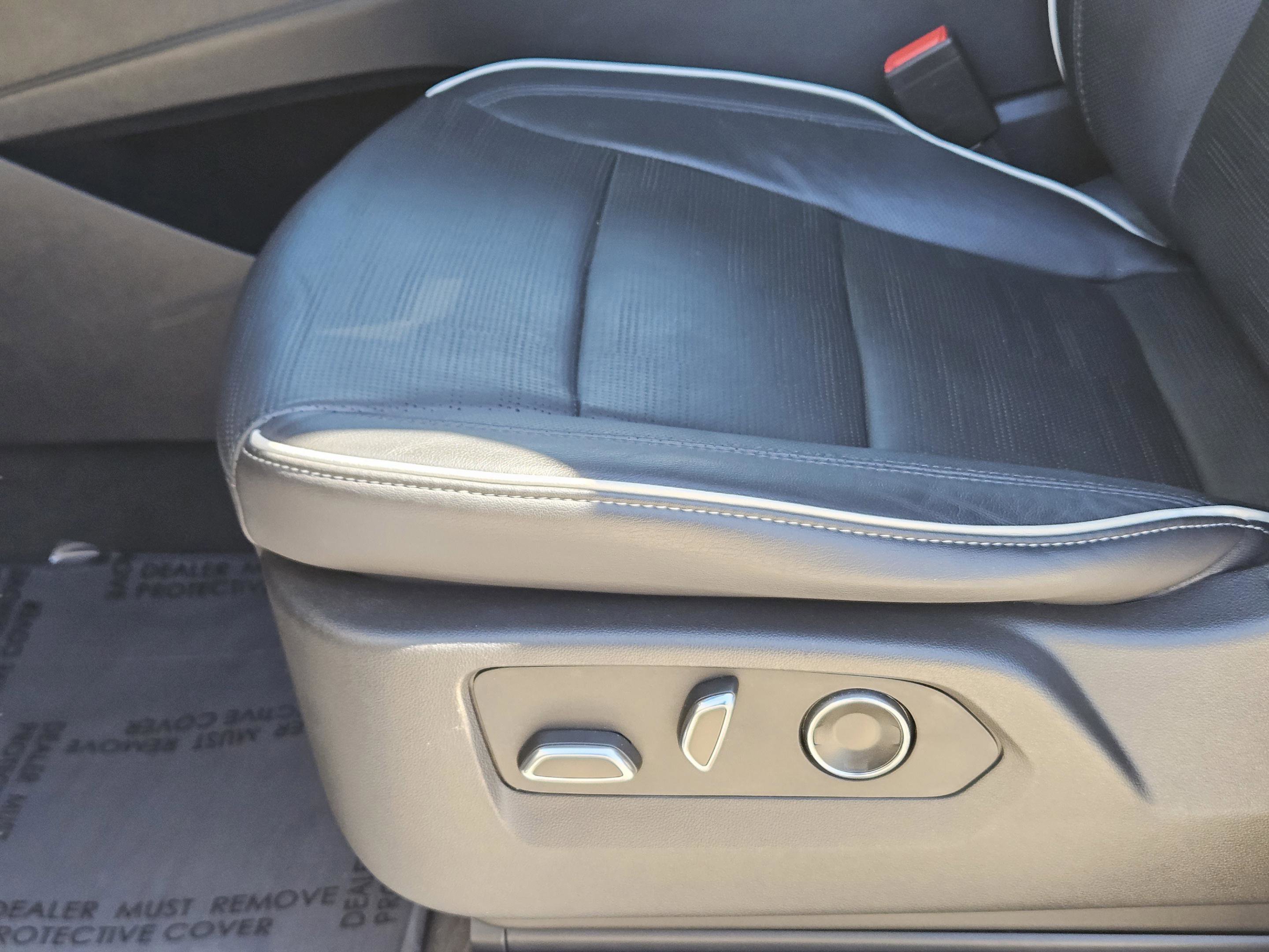 Used 2021 Cadillac Escalade Premium Luxury image 16