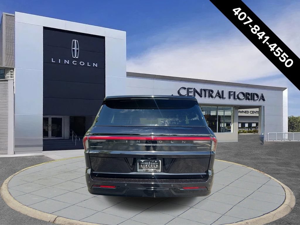 New 2027 Lincoln Navigator Premiere RWD image 3