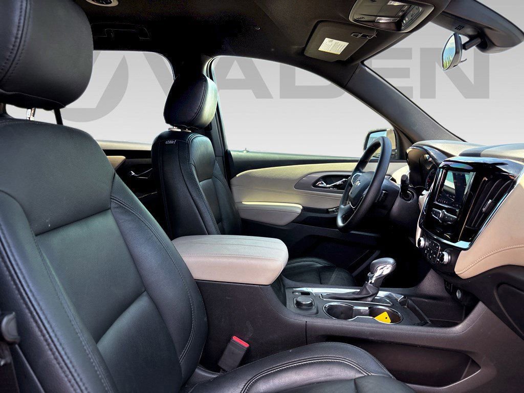 Used 2023 Chevrolet Traverse LS FWD image 9